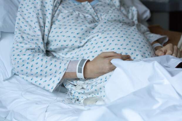 Ожидающие родов россиянки пожаловались на холод в палатах