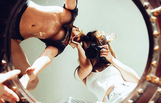 Cameras are a girls best friend (48 Photos)