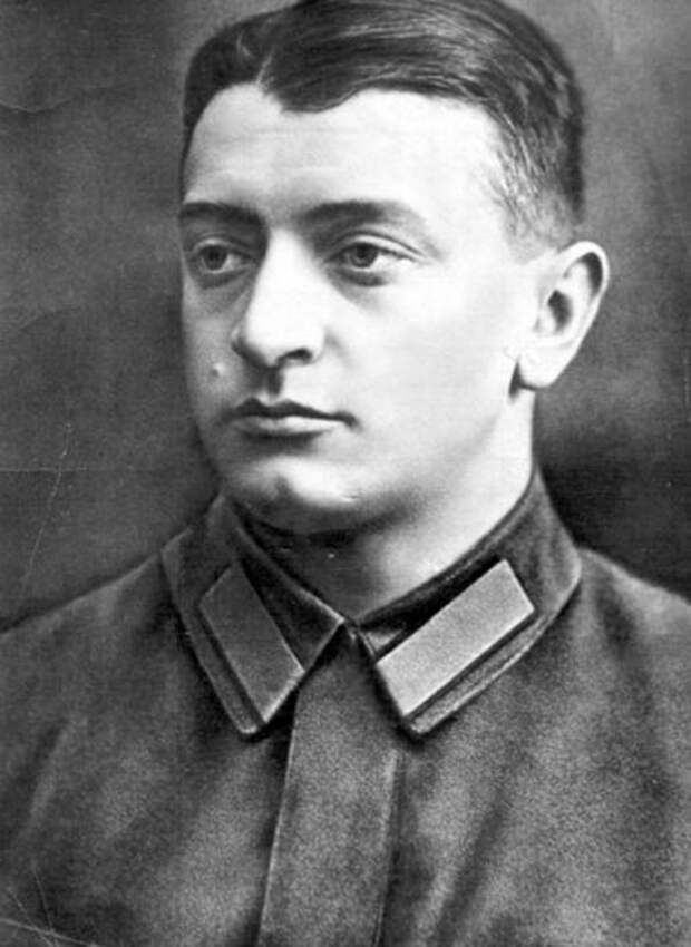 Командующий Западным фронтом Михаил Тухачевский