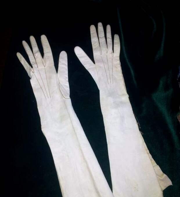 Атласные перчатки 19 века. /Фото: violity.com