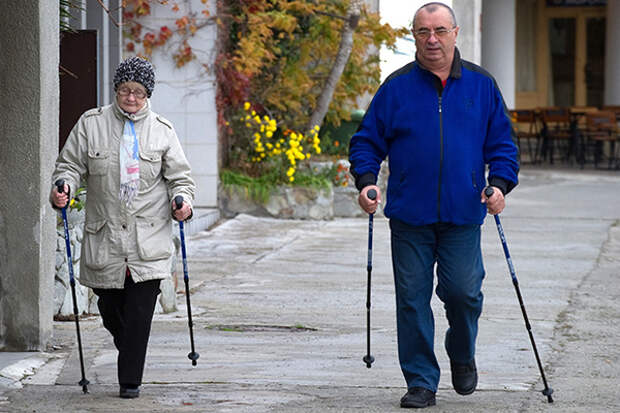 Ученые и исследователи назвали нужное число шагов и скорость ходьбы, которые позволят укрепить здоровье и продлить жизнь