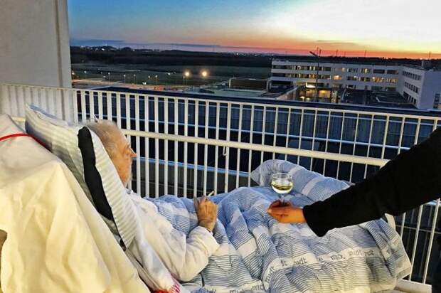 В датской больнице умирающему позволили наблюдать последний закат с сигаретой и стаканом вина
