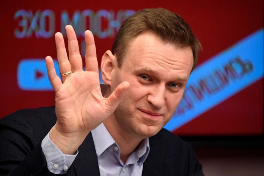 После вылета из Томска Навальному в самолете стало плохо!