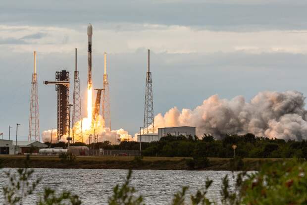 Российская ракета превзошла Falcon 9 по мощности. Почему об этом почти не говорят?