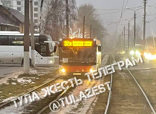 В Туле водителя автобуса привлекут к ответственности за выезд на трамвайные пути