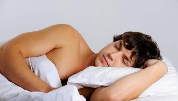 Вот почему мужчинам следует спать без трусиков