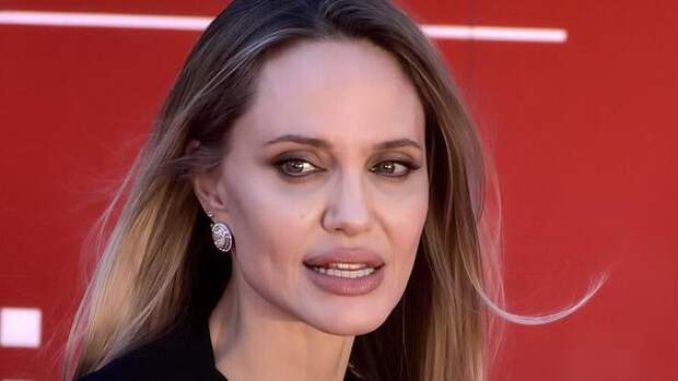 Новый год — новые надежды: Анджелина Джоли готовится навсегда покинуть Голливуд