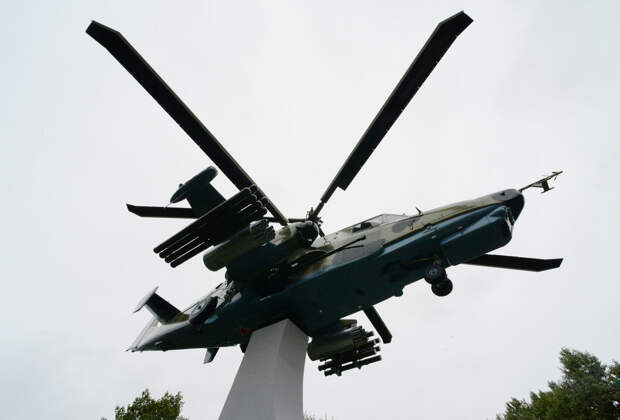 Монумент вертолету Ка-50 "Черная акула" Монумент вертолету Ка-50 "Черная акула"