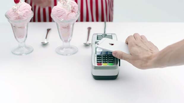 Назван необычный способ платить смартфоном