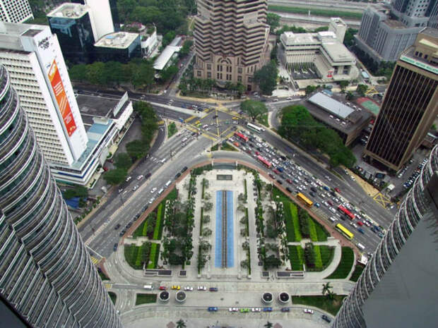 Мост, соединяющий Petronas Towers.