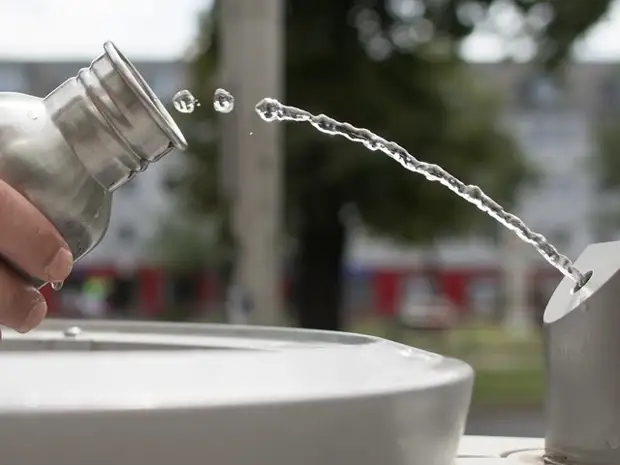 Как питьевую воду загрязняют медикаментами