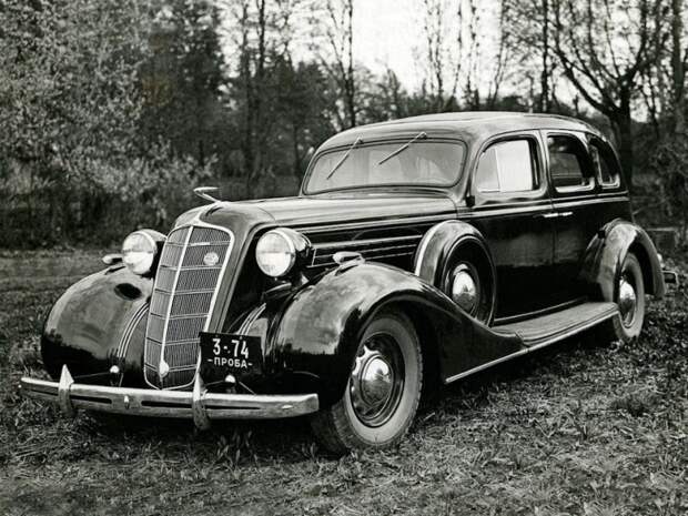 1 место: ЗИС-101 1936-1939, именно 30-е годы считаются "Золотым веком" автомобильного стиля и дизайна. Даже в СССР выдавали настоящие шедевры, пусть даже с оглядкой на заокеанские Buick и Packard. СССР, автодизайн