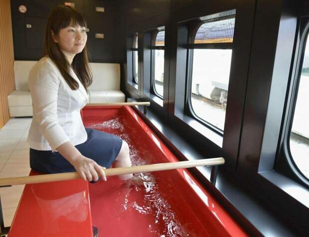 20. Поезд с ванной для ног Их нравы, интересно, традиции, фото, япония