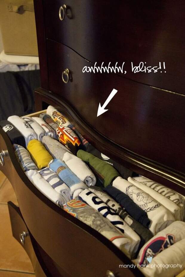 Шкаф переполнен одеждой? Как развесить вещи в шкафу, чтобы стало больше места