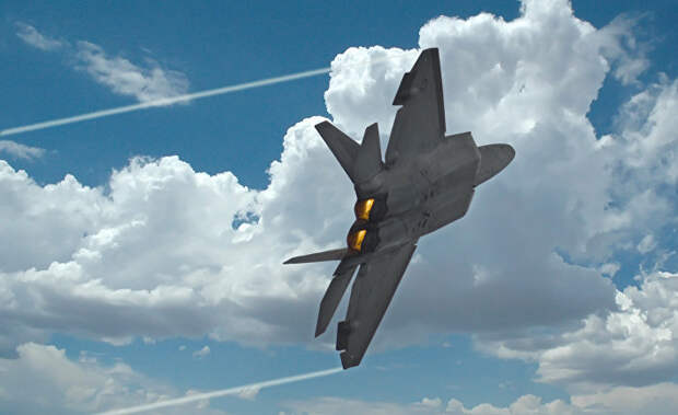 Американский истребитель F-22 Raptor The National Interest (США): не исключено, что Россия не сможет сбивать F-35 и B-2 своими комплексами С-300 и С-400
