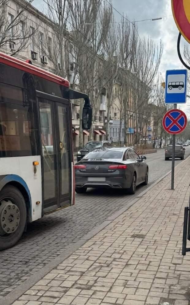 Припарковался на троллейбусной остановке на ул