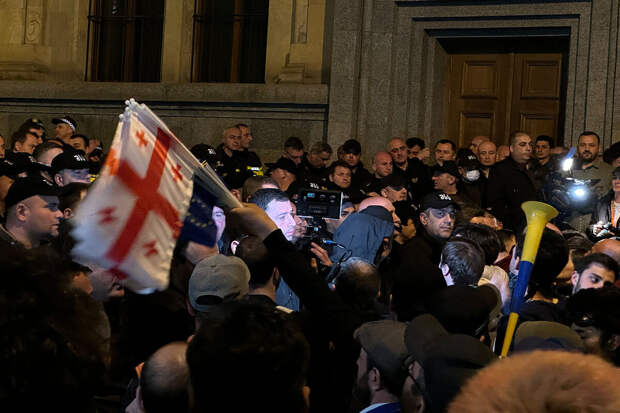 Саакашвили призвал к протестам по всей Грузии из-за законопроекта об иноагентах