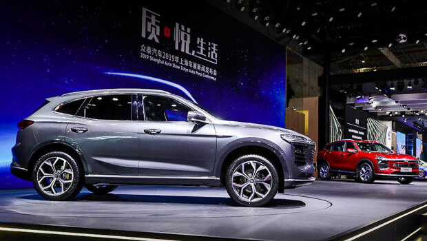 Zotye ts5,Zotye b21,Zotye a16,Zotye t600. Предсерийные прототипы B21 (слева) и A16 были представлены в апреле на Шанхайском мотор-шоу в качестве «продуктов стратегии 3.0». За внешность обоих отвечают европейские дизайнеры Мартин Кропп и Энтони Уильямс-Кенни. Похоже, они нашли новый фирменный стиль.