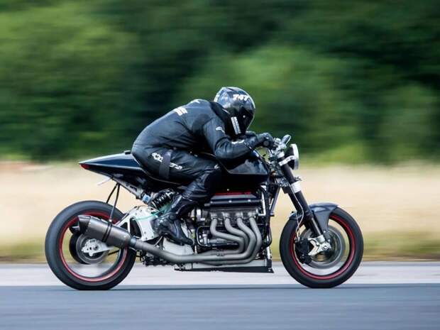 Eisenberg V8: 480-сильный мотоцикл с двумя моторами Suzuki Hayabusa