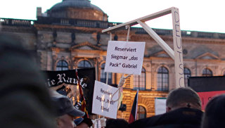 Активисты движения PEGIDA проводят акцию протеста в Дрездене. Архивное фото Активисты движения PEGIDA проводят акцию протеста в Дрездене. Архивное фото