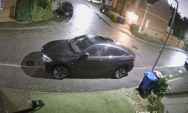 Уличная камера сняла, как BMW X6 увели из под окон владельца ровно за 30 секунд
