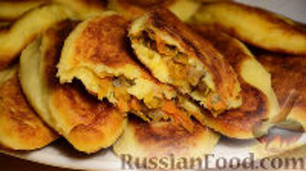 Фото к рецепту: Картофельные зразы с капустой и грибами