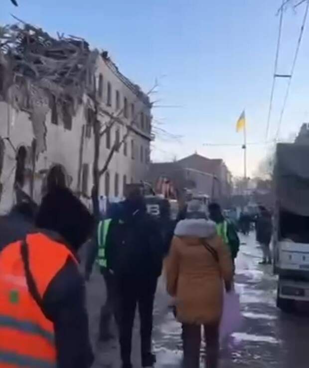 Целью массированных ударов накануне стали бараки иностранных наёмников в Харькове. Сообщили об этом совершенно официально. Если не сказать буднично.-4