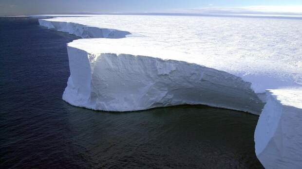В Антарктиде приступили к добыче самого древнего льда на глубине 3200 метров
