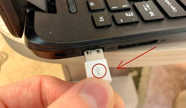 Мало кто знает, почему USB-разъём можно вставить только одной стороной, и многие это делают неправильно