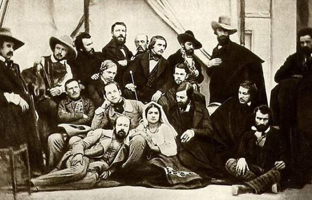 Гоголь (в центре) в Риме среди русских эмигрантов / Фото: wikiwand.com Гоголь (в центре) в Риме среди русских эмигрантов / Фото: wikiwand.com