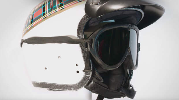 Эволюцию гоночных шлемов показали в двухминутном ролике