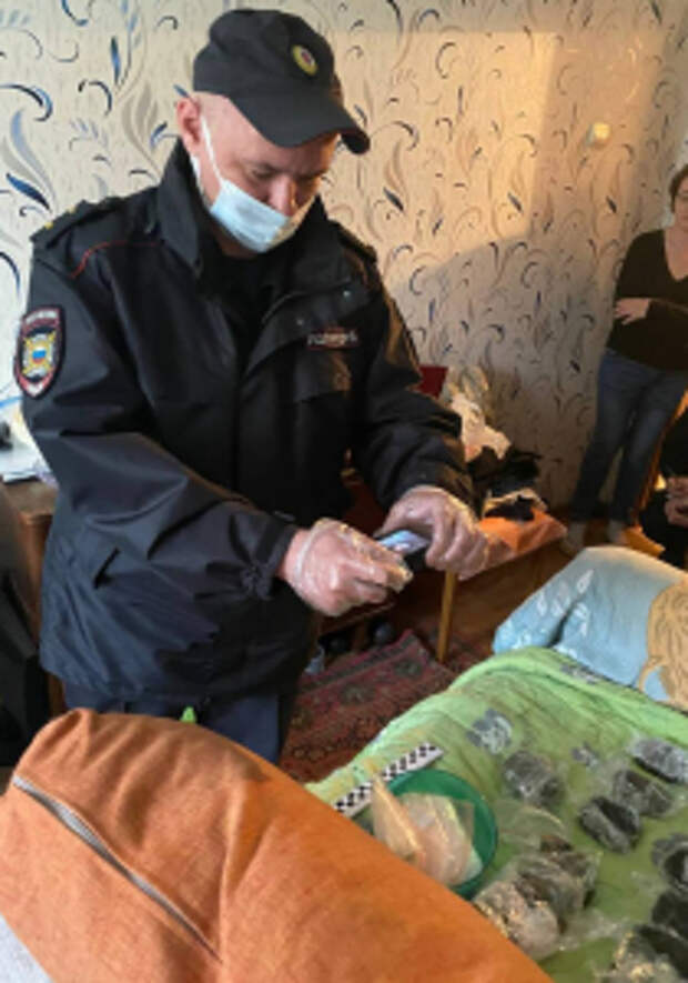 В Свердловской области полицейские изъяли из незаконного оборота более двух килограммов наркотиков