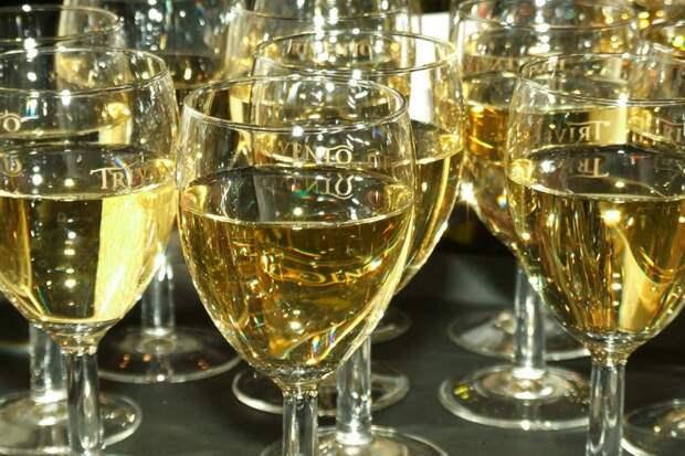 Россиян предупредили о вреде популярных десертов со вкусом шампанского