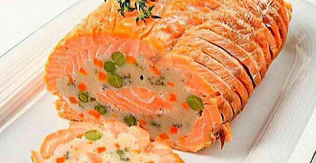 Круче чем «Оливье» и «Мимоза»! Праздничный рулет из лосося с сочной начинкой под Новый год: нереально вкусное блюдо, которое съедят за один миг