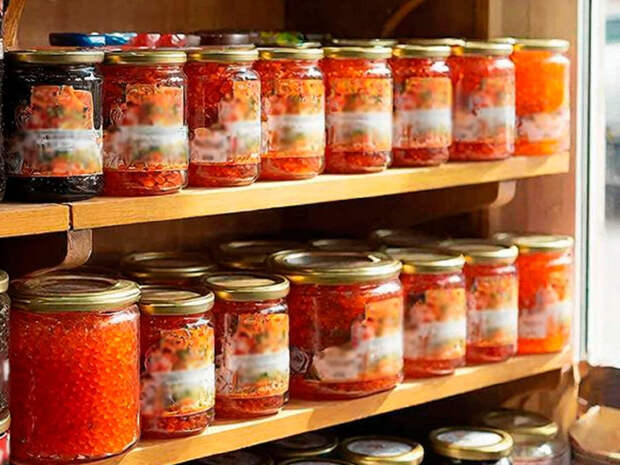 Житель Углича в праздники наворовал красной икры на 30 тысяч рублей