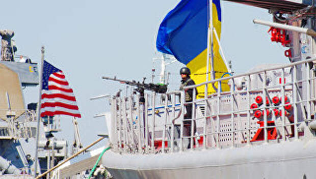 Флагман ВМС Украины сторожевой корабль проекта 1135 Гетман Сагайдачный и ракетный эсминец ВМС США Дональд Кук