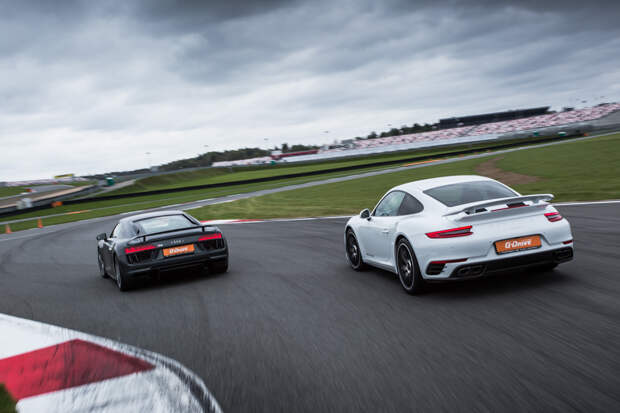 Битва года: Porsche 911 Turbo S vs Audi R8 V10 plus. Фото 8
