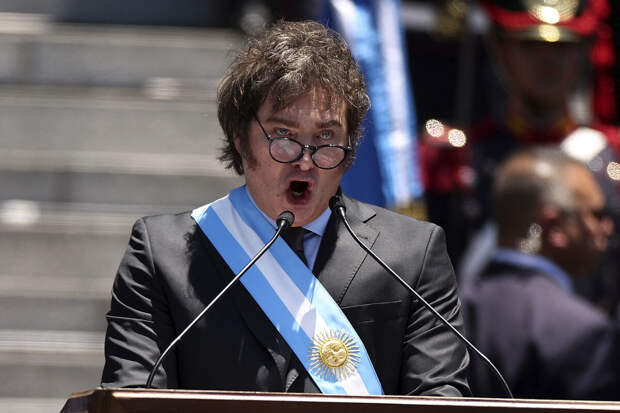 Президент Аргентины Милей спел песню группы "Ла-Ренга" на стадионе