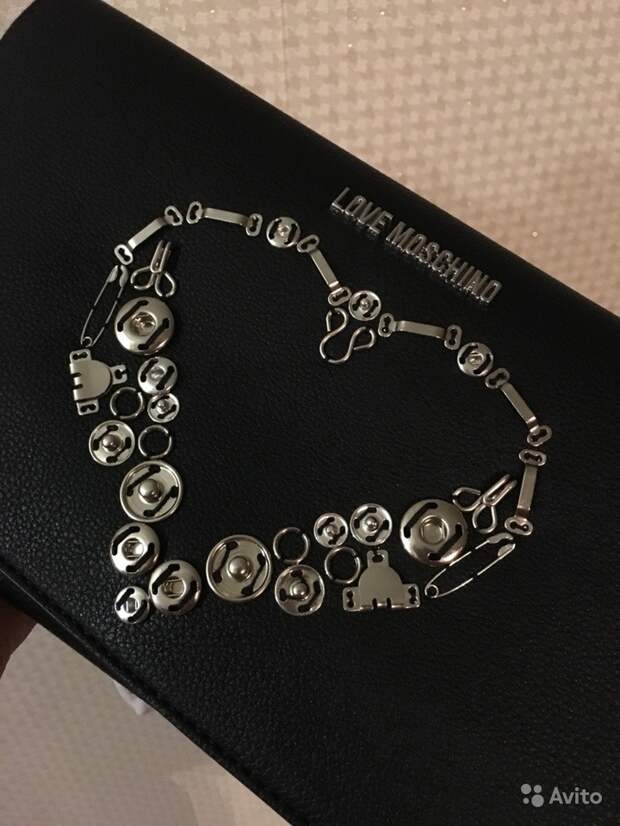 клатч от Moschino