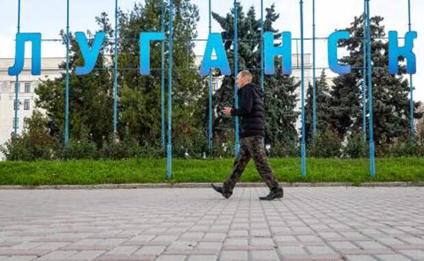 Луганск, картинки с натуры: Улицы чистые, но стреляют