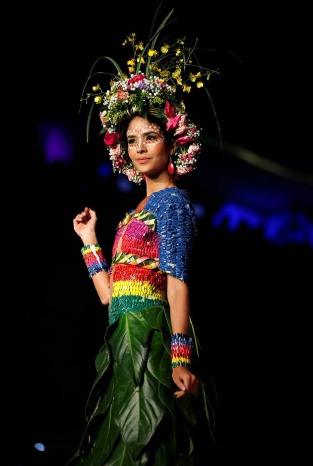Наряды из растений на BioFashion Show (24 фото) Наряды из растений на BioFashion Show (24 фото)