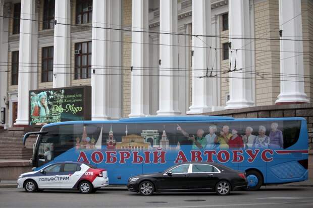 Жители столицы старшего возраста могут бесплатно на «Добром автобусе» посетить музеи и выставочные комплексы / Фото: Агентство «Москва»