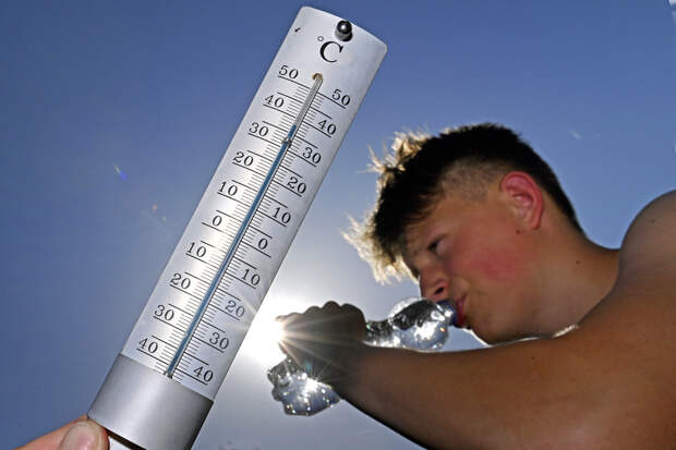 Как правильно утолять жажду в жару, рассказала нутрициолог