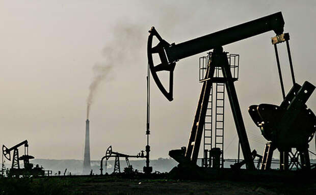 Цена нефти Brent впервые с апреля упала ниже $42