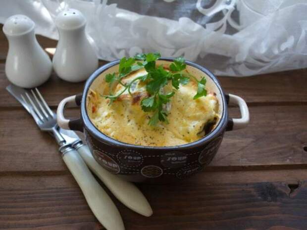 Вкуснейшая рыба в духовке, запечённая в горшочке. \ Фото: google.com.