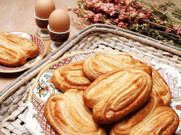 Любимые запрещенки: продукты, которые не стоит есть на голодный желудок. В их числе бананы, выпечка и кофе