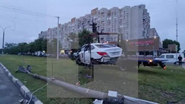 Таксист-лихач снес две автобусные остановки в Обнинске и сбежал