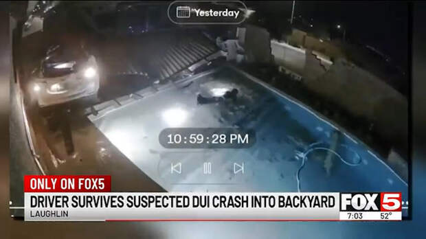 Водителя выбросило в бассейн: машина перелетела через забор и врезалась в крышу