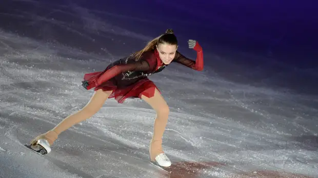 Щербакова потренировалась с шинами и газонокосилкой