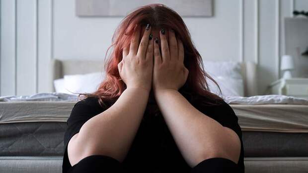 Психолог назвала причины возникновения навязчивых мыслей